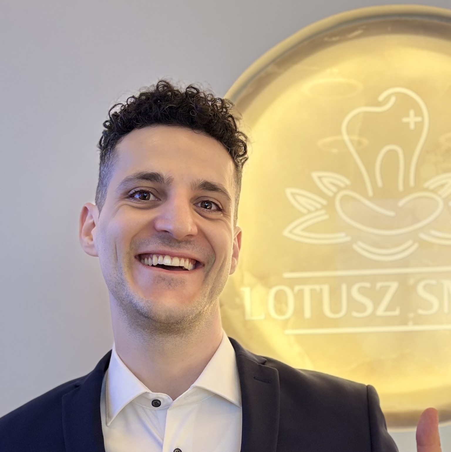 Dr. Deraghme Ádám szájsebész és implantológus Budapest